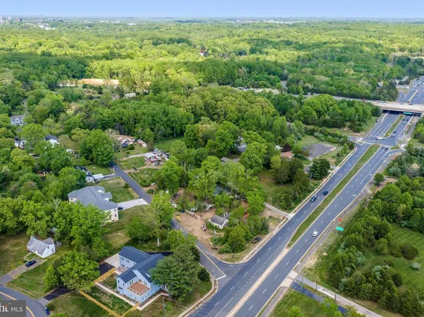 12224 Braddock Rd, Fairfax, VA 22030