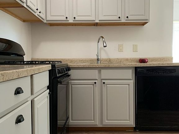 2nd image of 514 Douglas St APT D