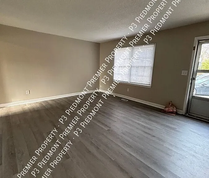 32 Forsyth St — Photo 4