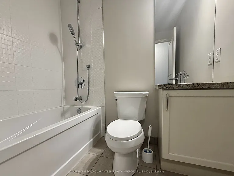 2396 Major Mackenzie Dr #418 — Photo 27