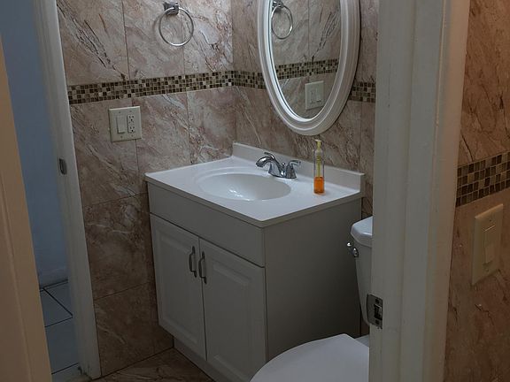 5th image of 480 W Park Dr