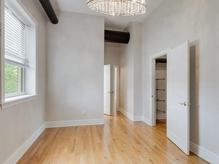 5014 S King Dr #2W — Photo 8
