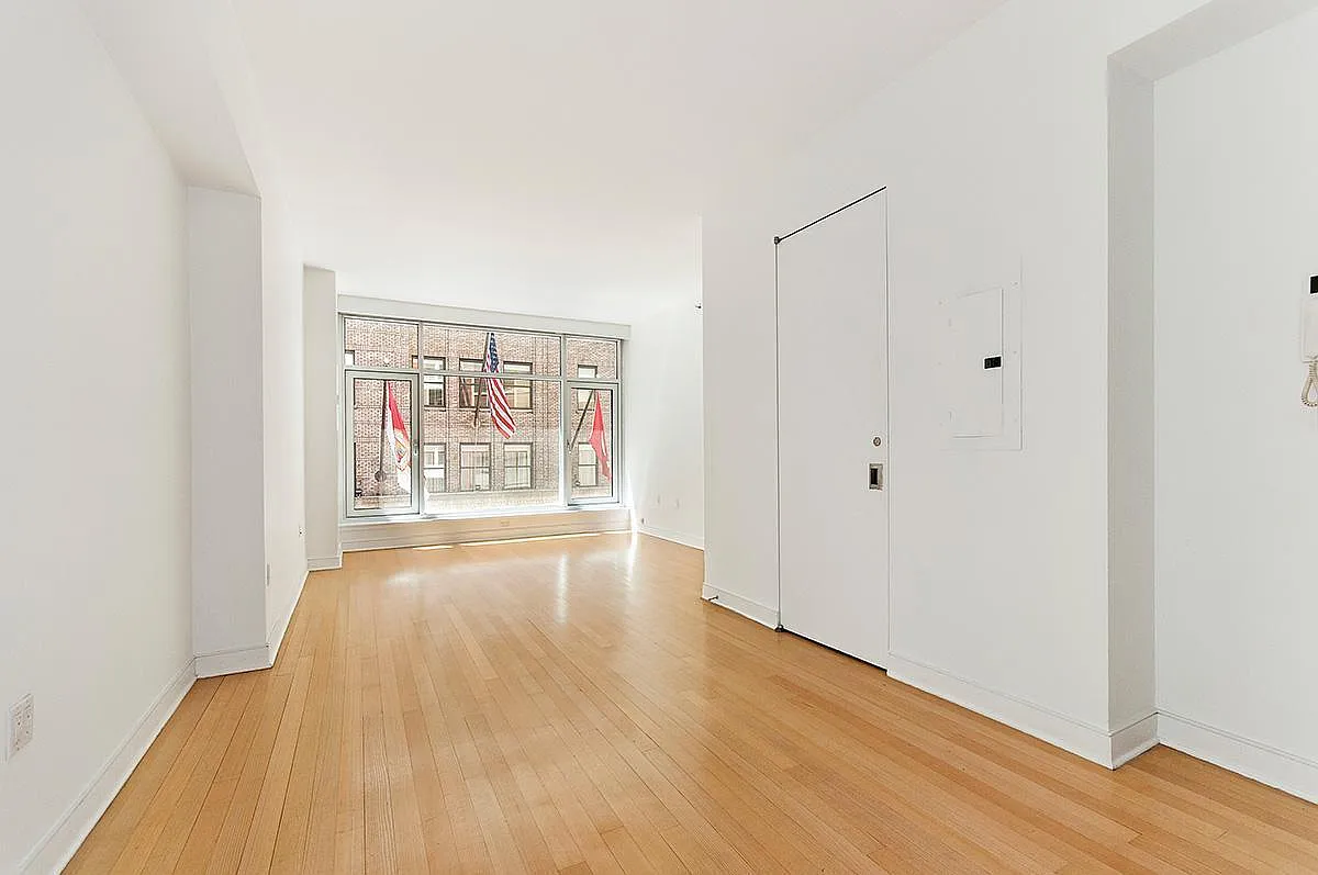 5 E 44th St APT 4A photo 1
