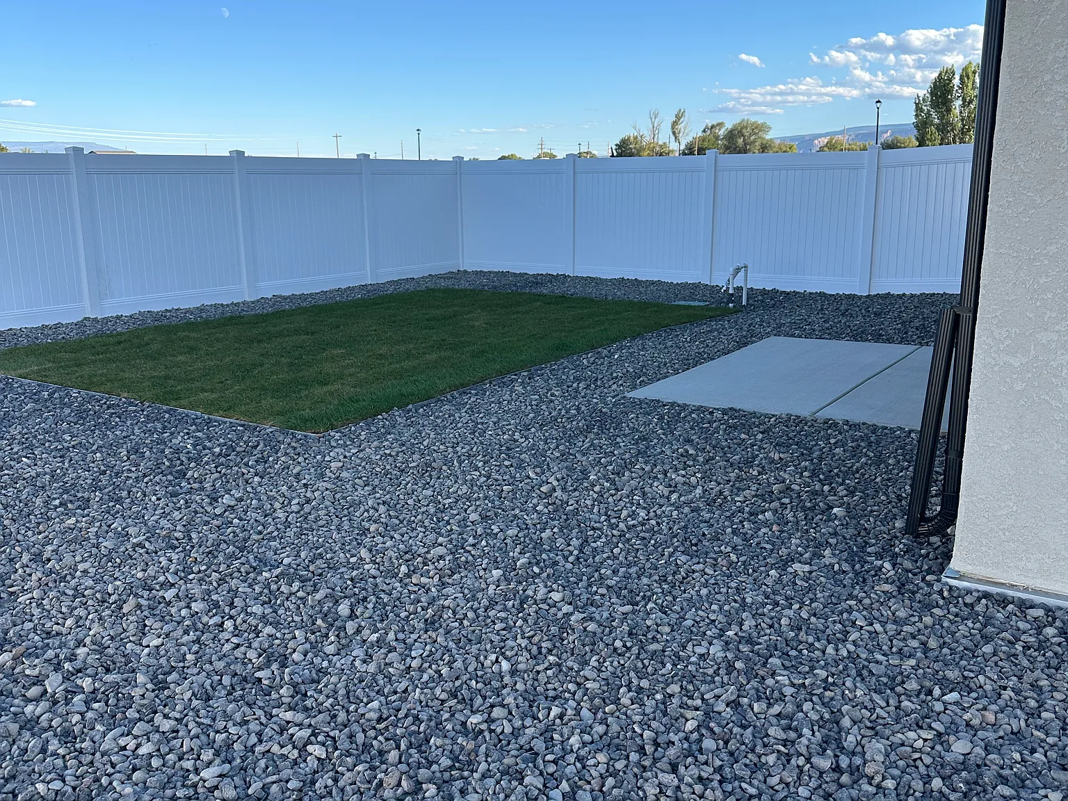 590 Rose Creek Ln — Photo 2
