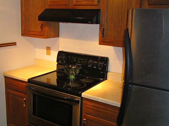 Updated kitchen w new tile
