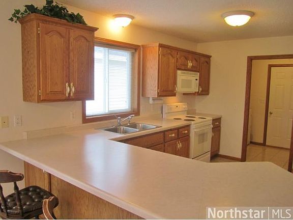 5th image of 920 Willow View Cir