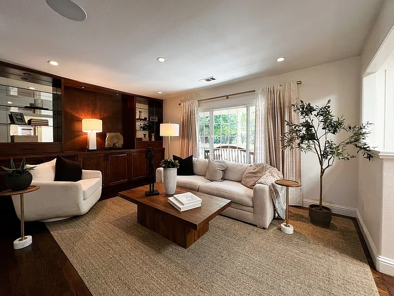 1022 Berry Ln — Photo 9