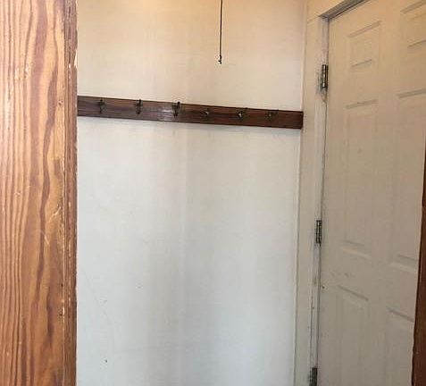 Front entry/mud room