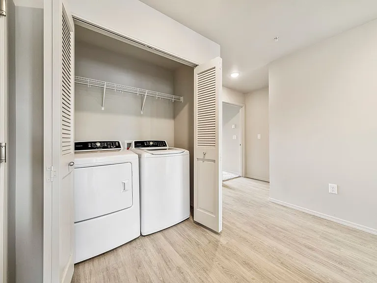 Leasing Special: $500 off 1 Month's Rent plus $1000 Standard Security Deposit! — Photo 27