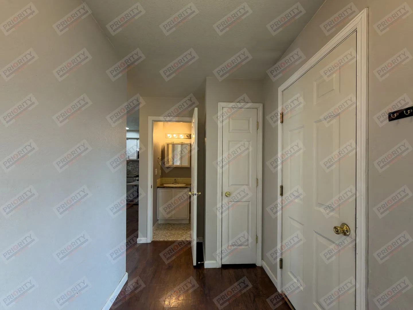3 bed, 2.5 bath townhouse with a 2 car garage — Photo 3