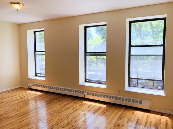 35 Central Park N APT 2A, New York, NY 10026