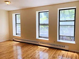 35 Central Park North