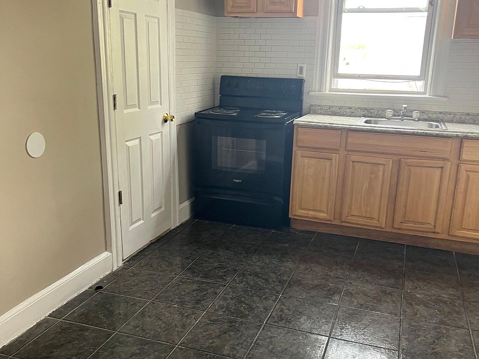 1st image of 625 Sanford Ave Floor 3