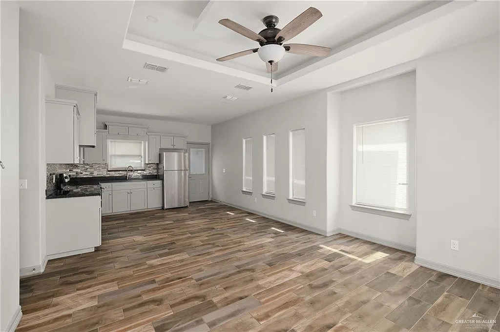 2 bed, 2.0 bath, 987 sqft, $1,100 — Photo 2