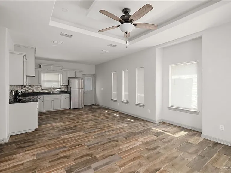 5800 Nightingale Ave #1 — Photo 2