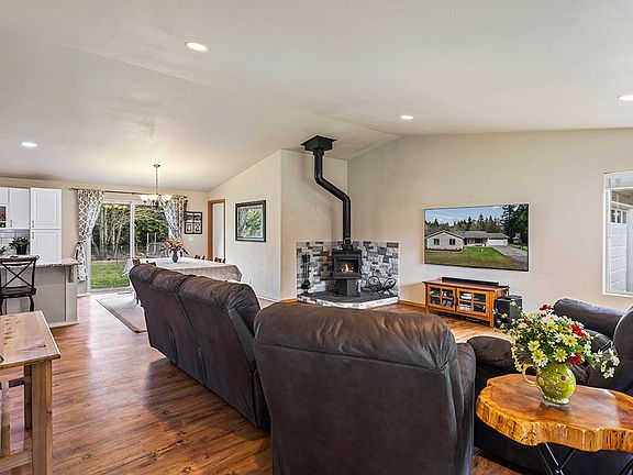 2nd image of 8055 SE Willowbrook Ln