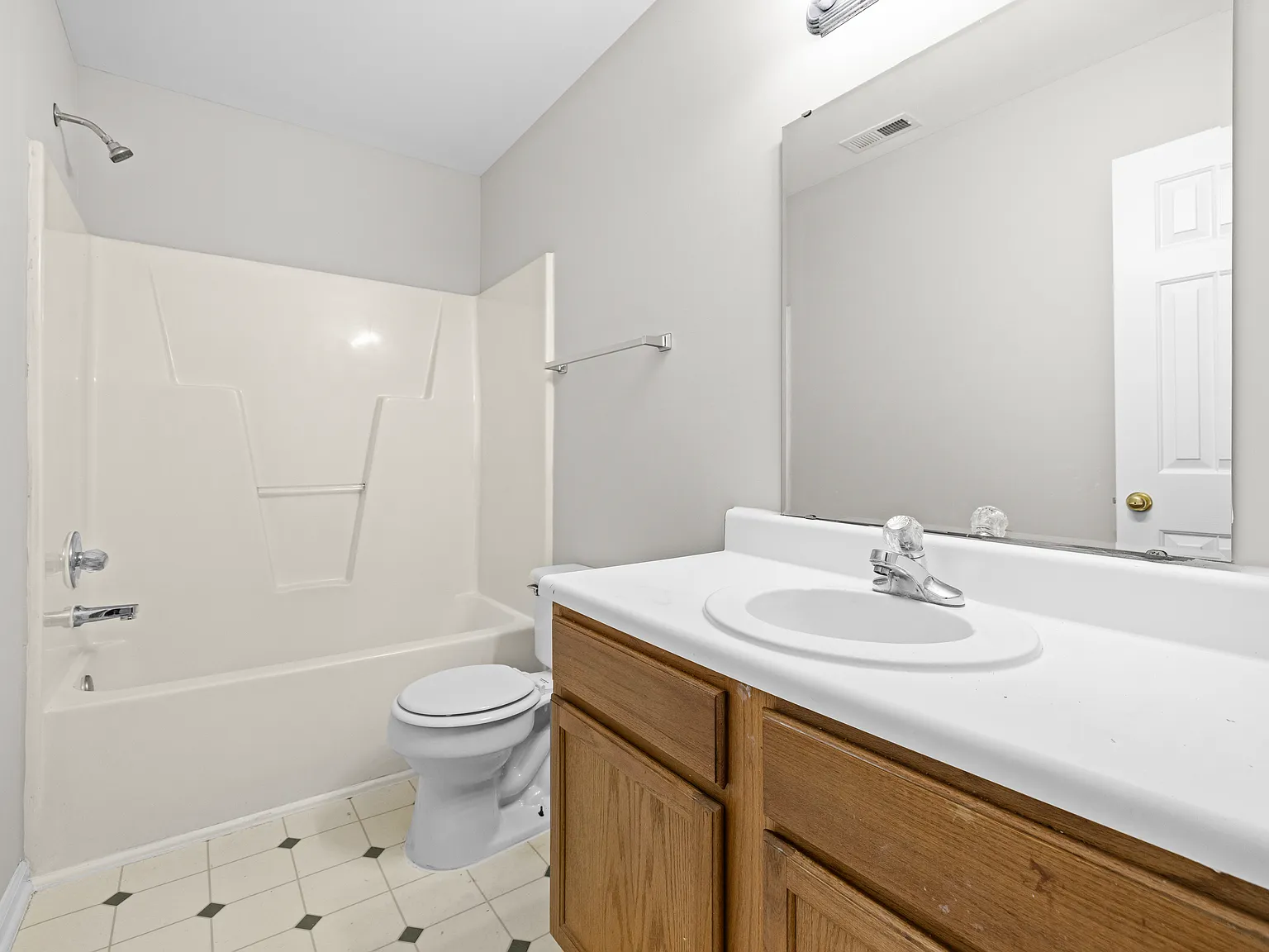 3 bed, 1144 sqft, $1,700 — Photo 3