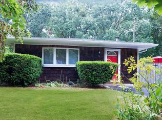 89 Stuyvesant Ave, Mastic, NY 11950