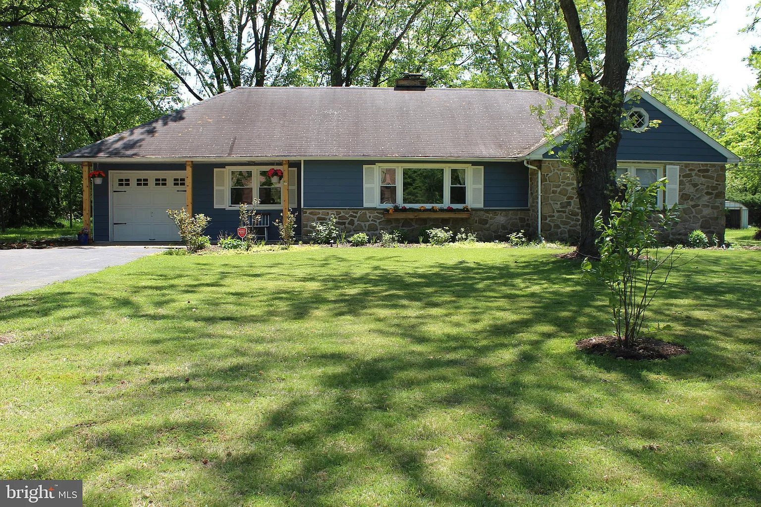 165 Charles St photo 1