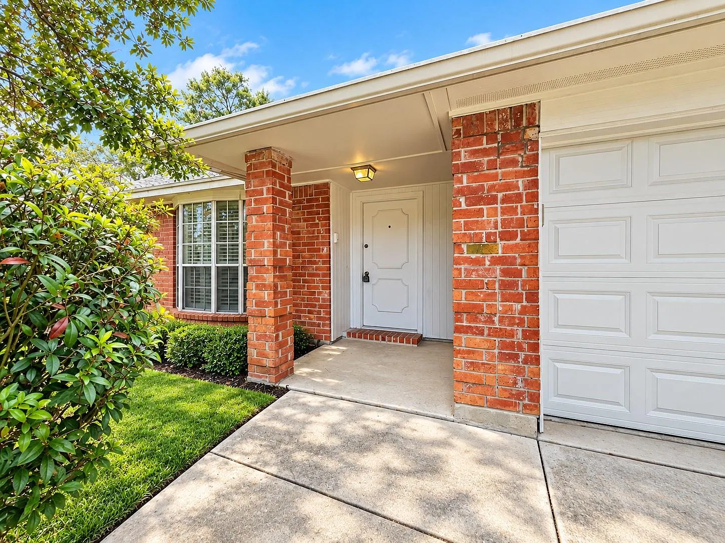 4 bed, 2.0 bath, 1698 sqft, $1,800 — Photo 2