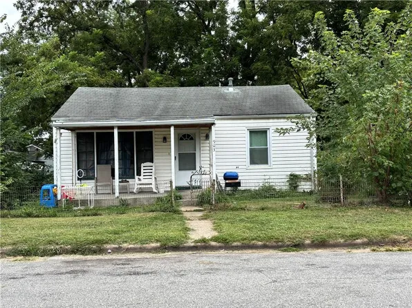 903 Pawnee St, Leavenworth, KS 66048