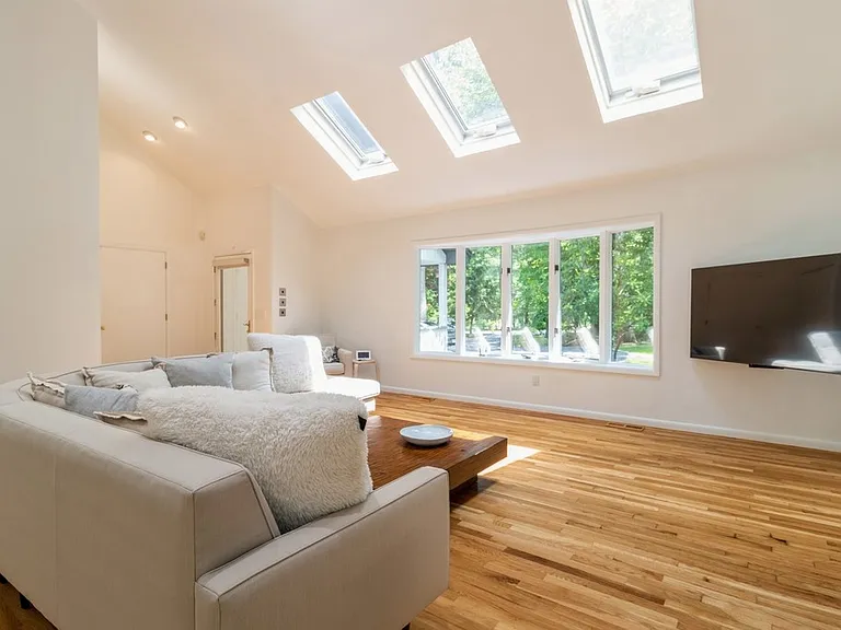 8 Bay Woods Dr — Photo 13