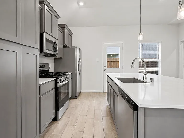 8018 Fijian Cypress Dr — Photo 12
