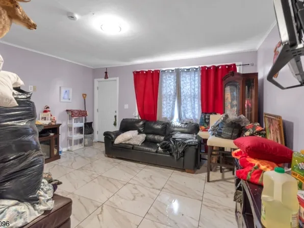 422 Schiller St, Elizabeth City, NJ 07206