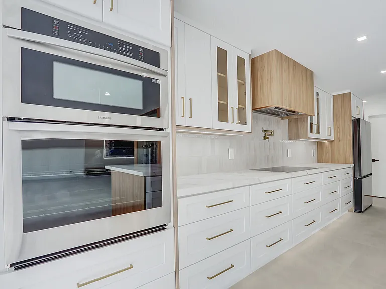 391 W Riverside Dr — Photo 29