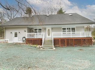 10 Robert Memorial Dr, Clinton, MA 01510