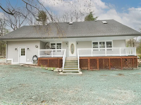 10 Robert Memorial Dr, Clinton, MA 01510