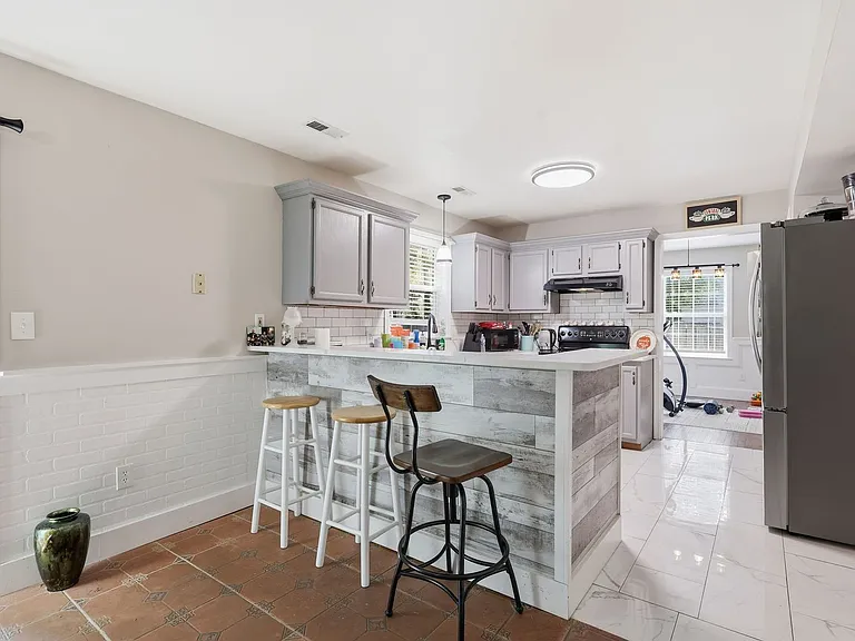 10106 S Fulton Dr — Photo 7
