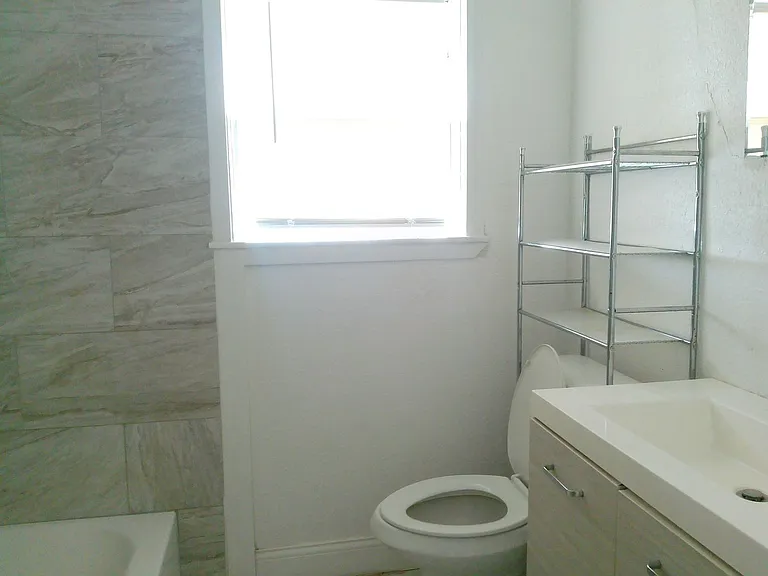 829 Indiana Ave #3 — Photo 10