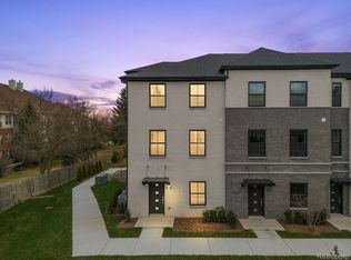 2877 Summers Pl, Troy, MI 48084