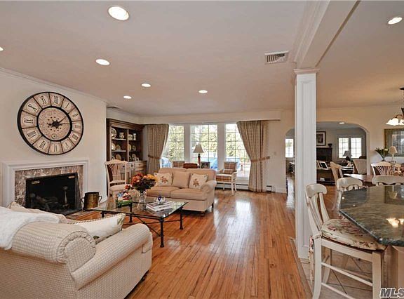 3rd image of 1720 Huntley Pl