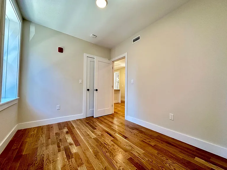 60 N Margin St #4F — Photo 11