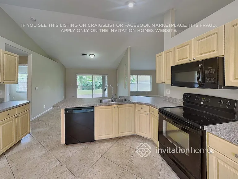 1891 Tulip Ln — Photo 7