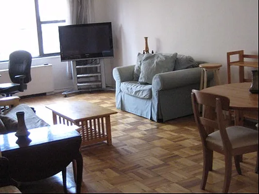 Rented by Akam Sales and Brokerage | media 8