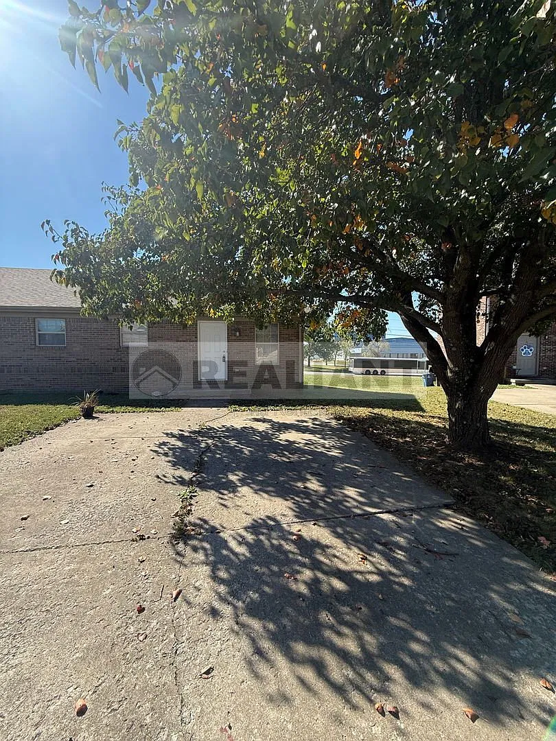 3 bed, 2.0 bath, $1,395 — Photo 2