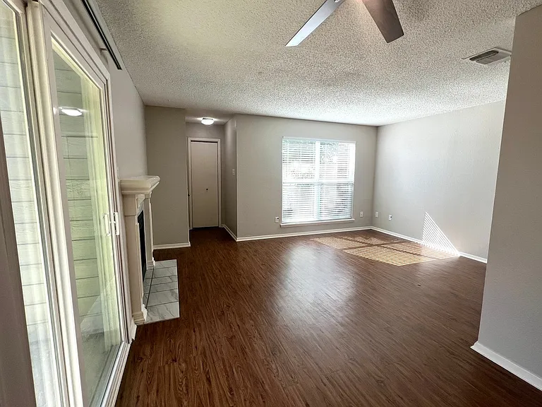2018 W Rundberg Ln #8B — Photo 6