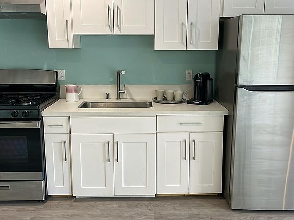 4th image of 3324 Chapman St #1