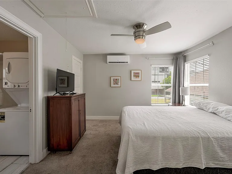 3310 Crawford St #B — Photo 5