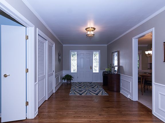 5th image of 1890 Ashwood Dr