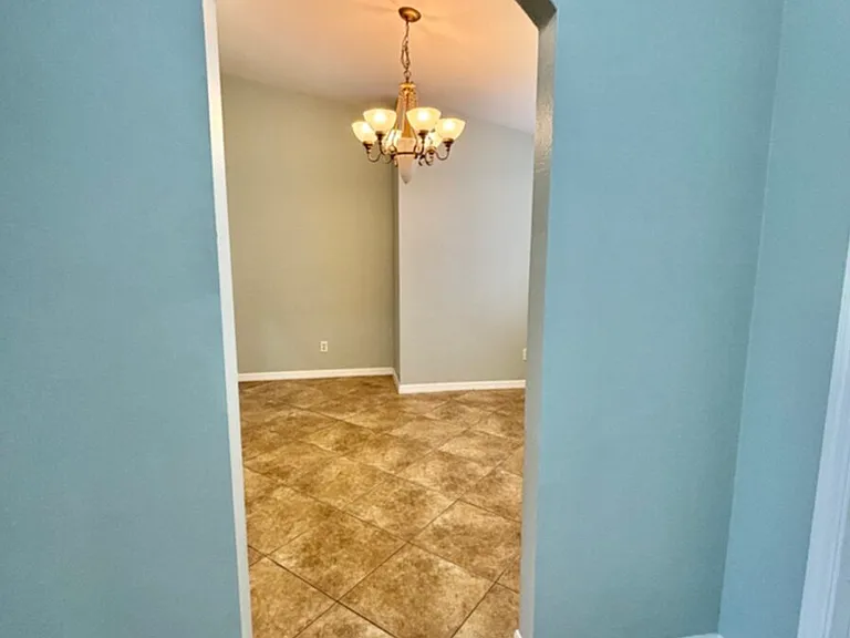 1405 Trafalgar Pkwy — Photo 7