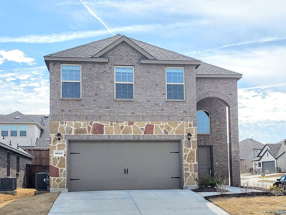 1st image of 3923 Oak Creek Cir