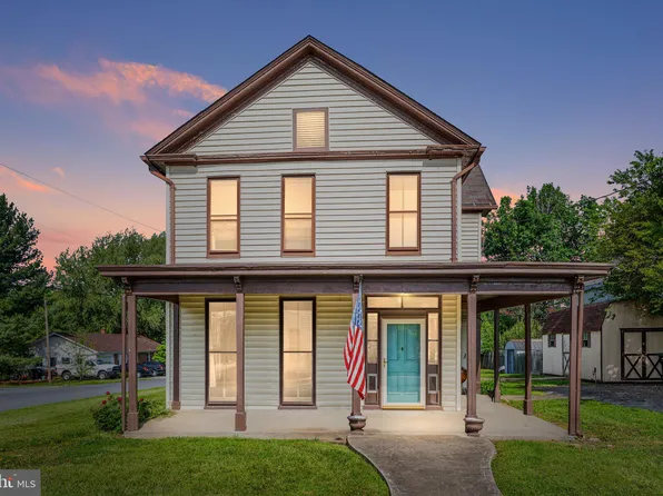 284 S Massanutten St, Strasburg, VA 22657