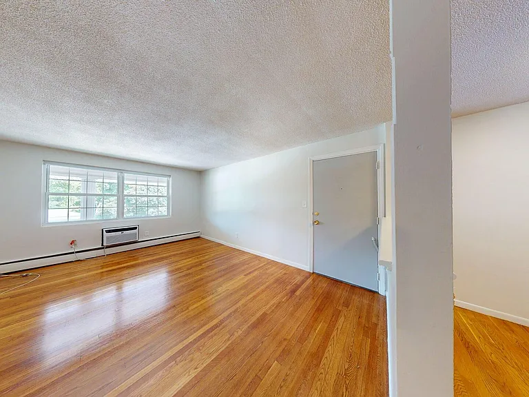Westside Colonial — Photo 4