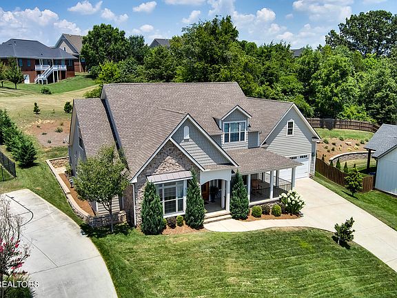 3rd image of 11921 Lakehurst Ln