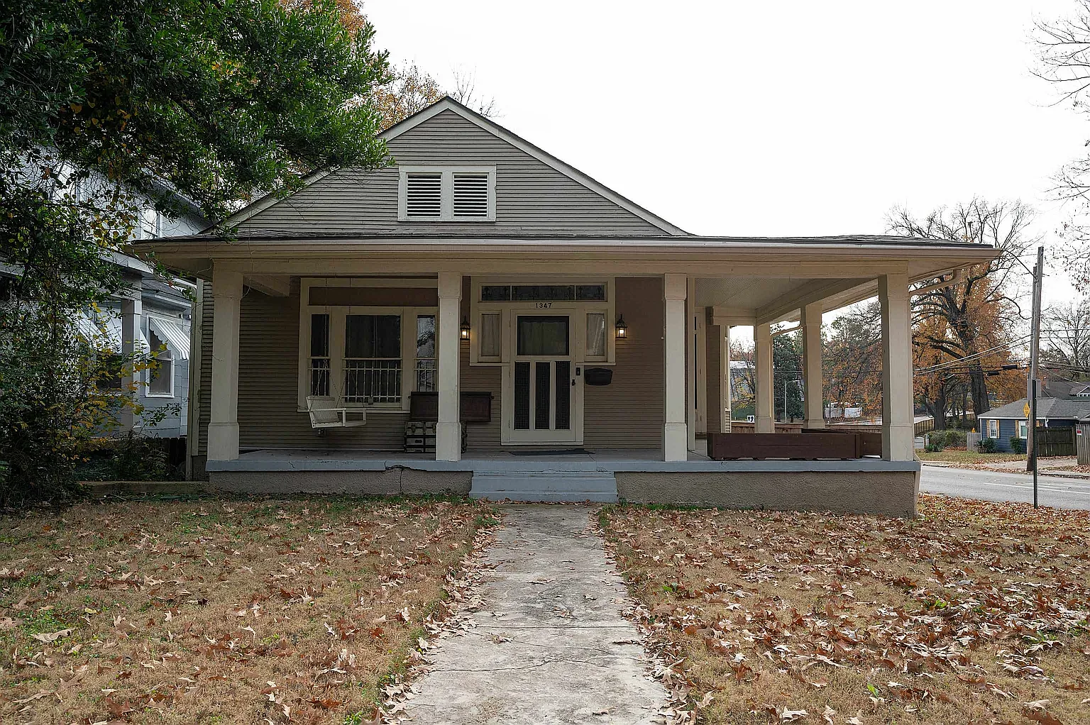 3 bed, 1970 sqft, $2,300 — Photo 1