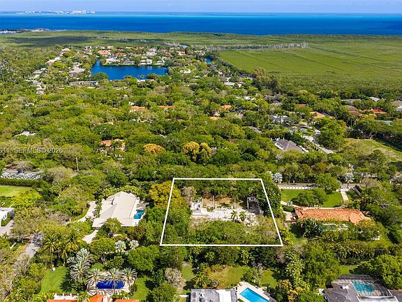 3rd image of 10550 Old Cutler Rd